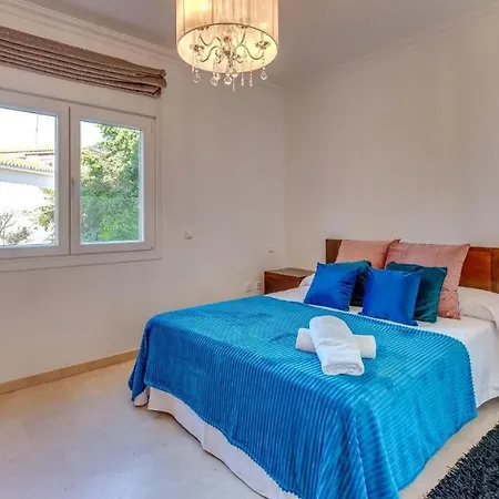Contemporaly Huge Apartment Estepona